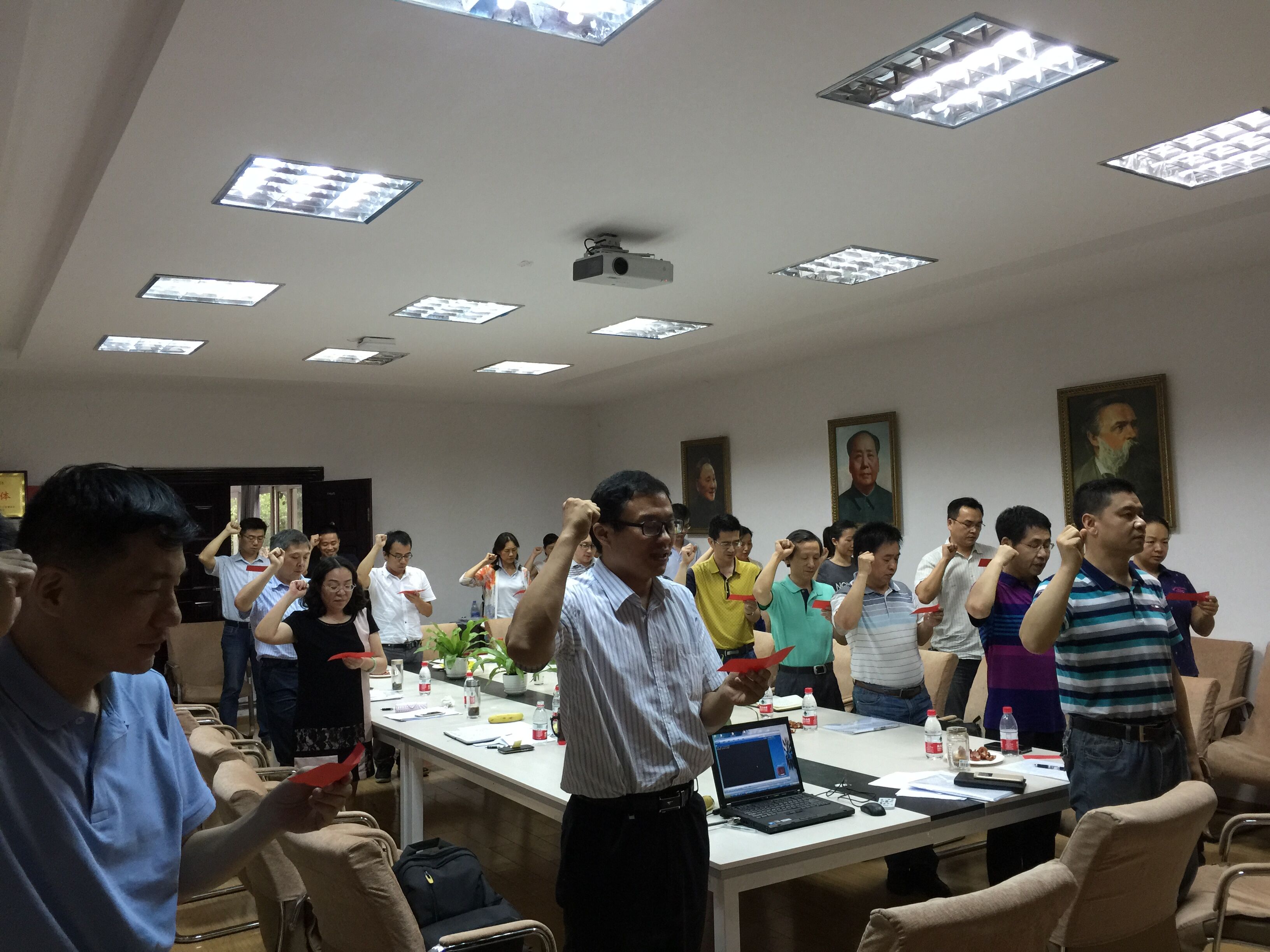 【两学一做】韦德bevictor全体教职工党员重温入党誓词