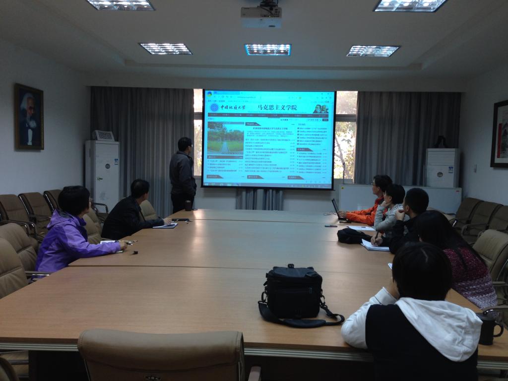 公司办公室举行新版网站更新与维护培训会