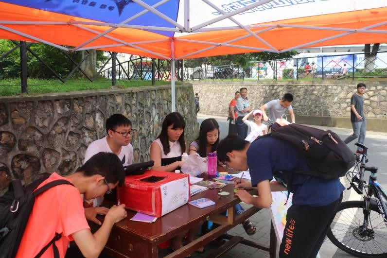 韦德bevictor“怀感恩之心，报三春之晖”感恩母亲节志愿活动顺利举办