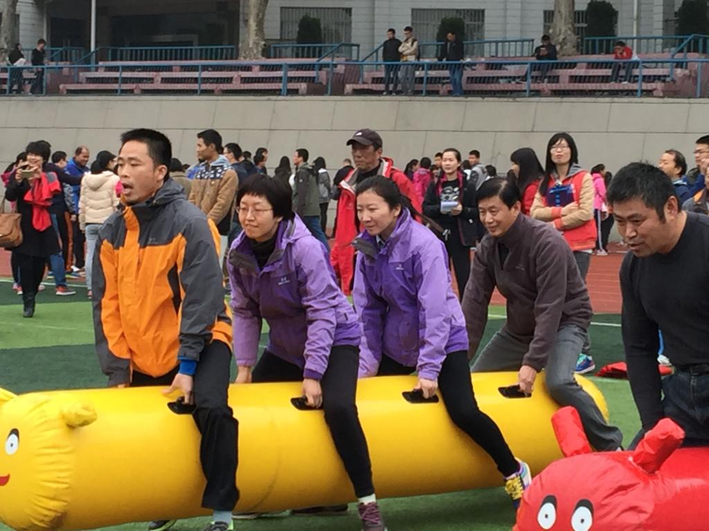 公司职工踊跃参加2015年秋季运动会