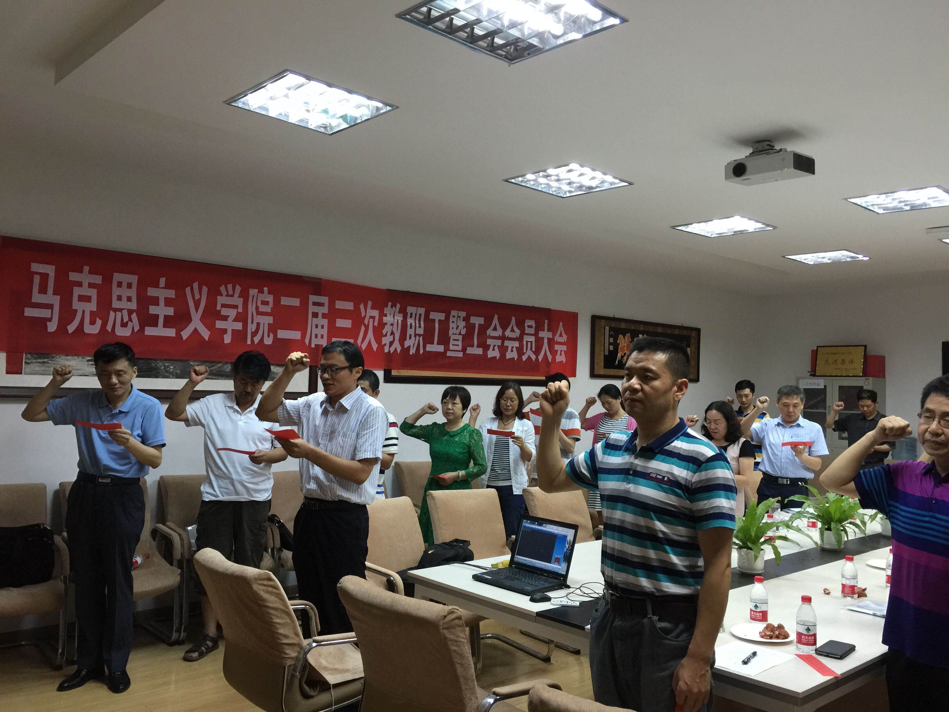 【两学一做】韦德bevictor全体教职工党员重温入党誓词